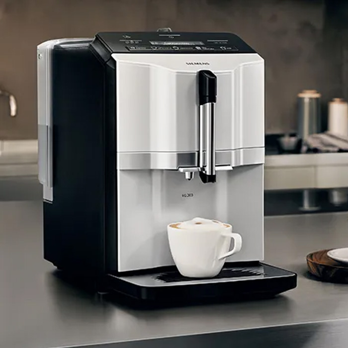 Ekspres EQ300 stojący na blacie w kuchnii