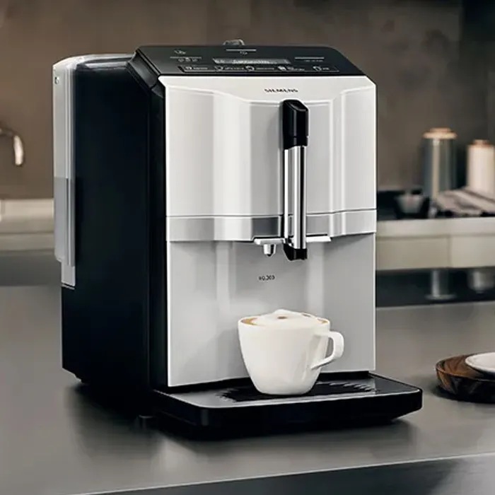 Ekspres EQ300 stojący na blacie w kuchnii