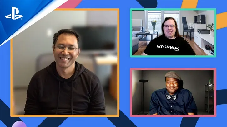 Trzy osoby na wideokonferencji, każda w oddzielnym kolorowym obramowaniu na niebieskim tle z logo PlayStation.