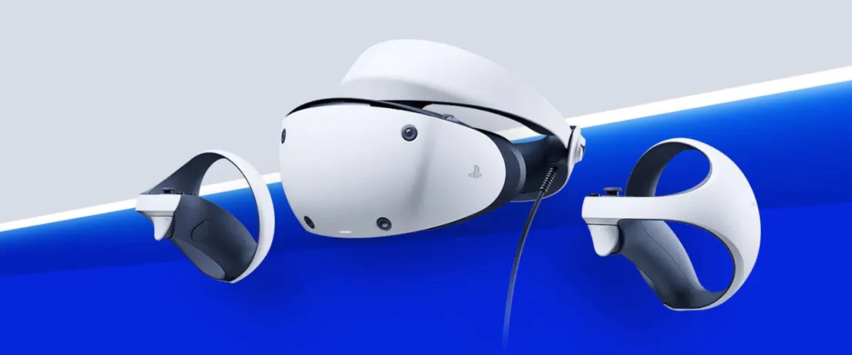 Białe gogle VR i dwa kontrolery na tle podzielonym na biały i niebieski kolor.