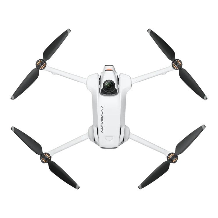 Weisse Quadrocopter-Drohne mit Frontkamera und vier schwarzen Propellern in Aufsicht; Schriftzug «ANTIGRAVITY», freigestellt.