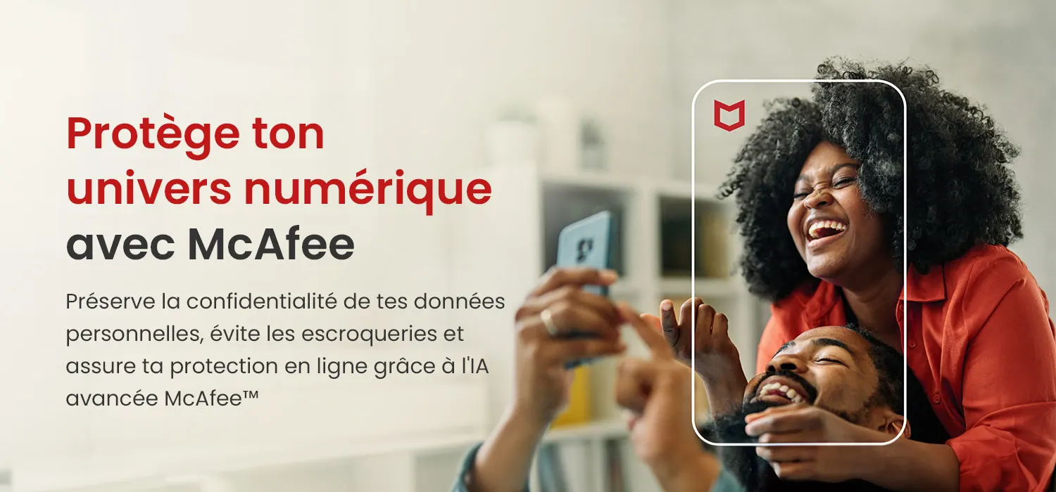 Deux personnes sourient, encadrées par un téléphone et un logo McAfee rouge. Texte McAfee en haut.