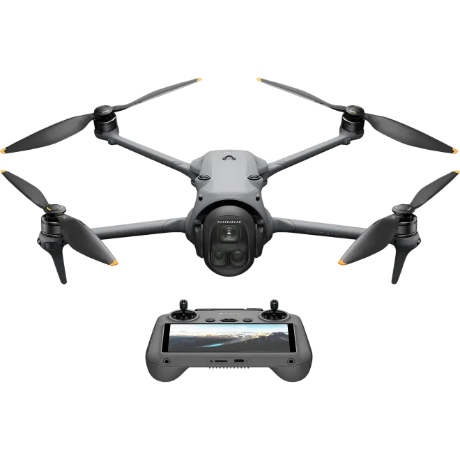 Kameradrohne mit vier Auslegern und Dreifachkamera im Gimbal, orange Propellerspitzen; darunter Fernsteuerung mit integriertem Display, freigestellt auf weissem Hintergrund.