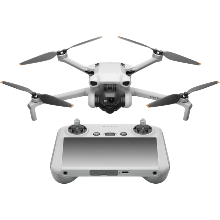  Frontansicht der Kameradrohne Mini 3 mit orangefarbenen Propellerspitzen und 3‑Achsen‑Gimbal, darunter Fernsteuerung mit integriertem Display; freigestellt auf weissem Hintergrund.