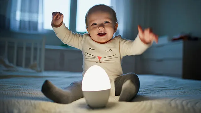 Enfant avec lampe
