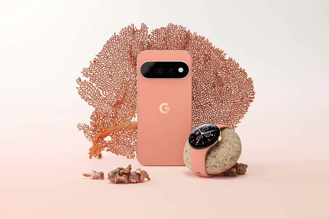 Google Pixel 11 Pro en Canyon sur un fond de la même couleur. 