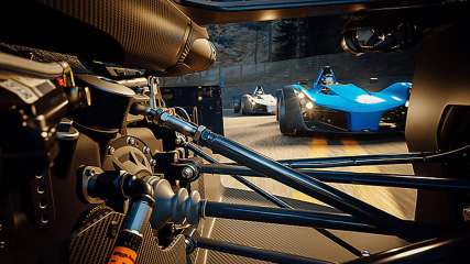 Circuit avec 3 voitures de course du jeu PS5 Gran Turismo 7.
