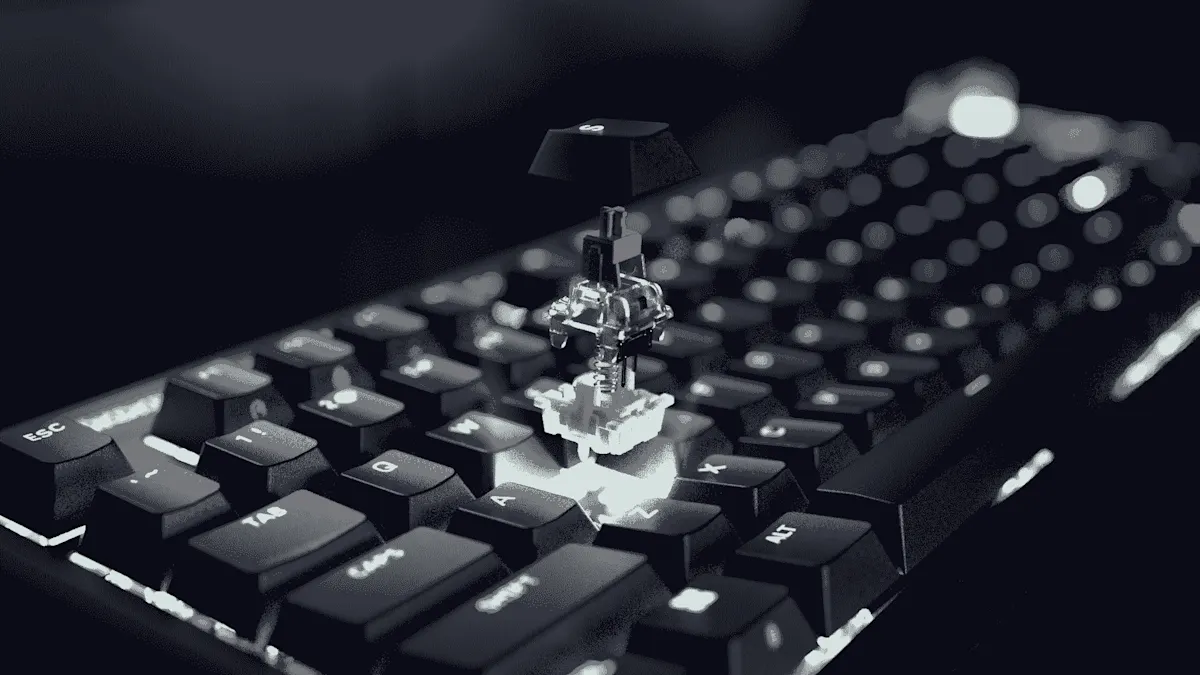 Detailaufnahme der GALLEON 100 SD Gaming-Tastatur mit offenem mechanischem Switch. 
