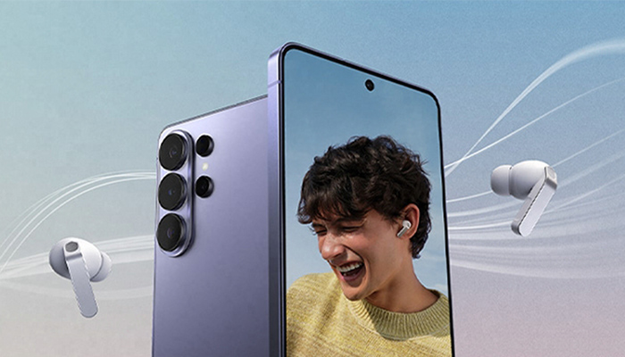 Collage des Galaxy S26 Ultra und der Galaxy Buds4. 