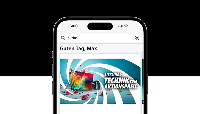 Auf einem Smartphone wird die Startseite der Saturn App mit Aktionsangeboten angezeigt.
