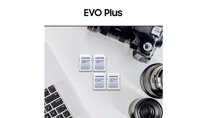 Auf weißem Grund liegen SD-Karten, Kamera, Objektive und eine Laptop-Tastatur. Der Text "EVO Plus" ist oben zentriert.