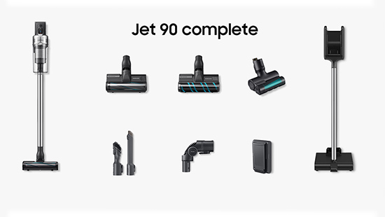 Eine Darstellung des Samsung Jet 90 Complete Staubsaugers mit verschiedenen Aufsätzen auf weißem Hintergrund.