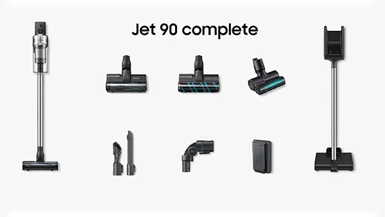 Eine Darstellung des Samsung Jet 90 Complete Staubsaugers mit verschiedenen Aufsätzen auf weißem Hintergrund.