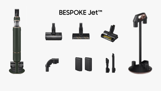 Eine Nahaufnahme eines BESPOKE Jet Staubsaugers mit verschiedenen Düsen und einer Ladestation auf einem weißen Hintergrund.