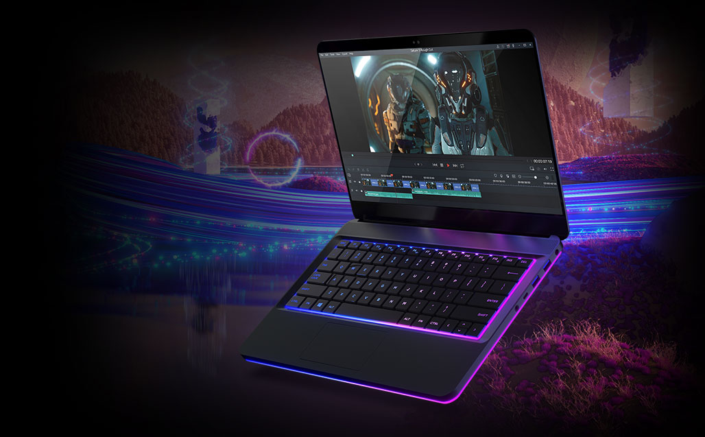 Ein geöffneter Laptop mit einem Video-Editor auf dem Bildschirm, der eine animierte Figur zeigt, mit blau-lila Beleuchtung.
