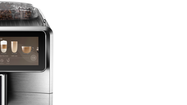 Eine silberne Kaffeemaschine mit einem Bildschirm, der Kaffeesorten anzeigt, und einem Behälter mit Kaffeebohnen oben.
