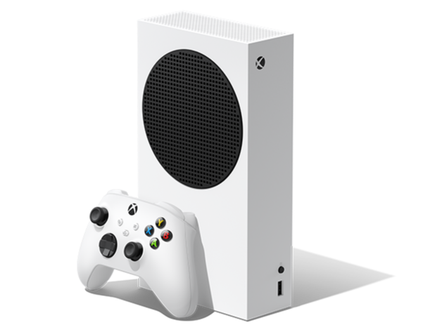 Weiße Xbox Series S Konsole steht neben einem weißen Controller auf einer weißen Fläche. Konsole hat ein schwarzes, rundes Lüftungsgitter.