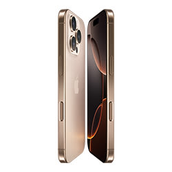 Zwei goldene Smartphones stehen aufrecht; eines zeigt drei Kameralinsen, das andere ein dunkles Display.