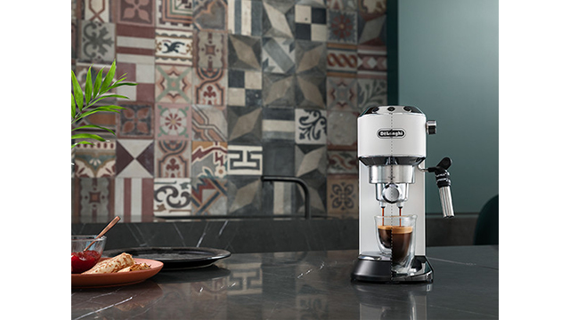 DELONGHI EC685.M Dedica Style Espressomaschine Silber matt Espressomaschine  kaufen | SATURN