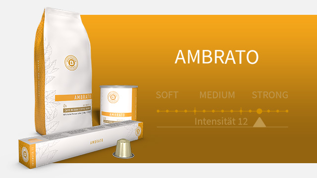 Ein Kaffeepaket, eine Dose, Kapseln und eine Schachtel auf weißem Grund vor einem gelben Hintergrund mit dem Text AMBRATO.