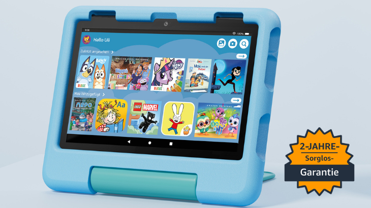 Blaues Tablet mit einem Hinweis zur 2-Jahre-Sorglos-Garantie. Auf dem Tablet sind Film-Covers und andere Anwendungen zu sehen.