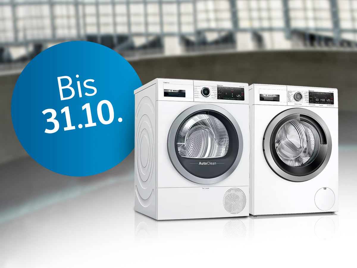 Zwei weiße Waschmaschinen stehen nebeneinander, mit einem blauen Kreis links, der "Bis 31.10." anzeigt.