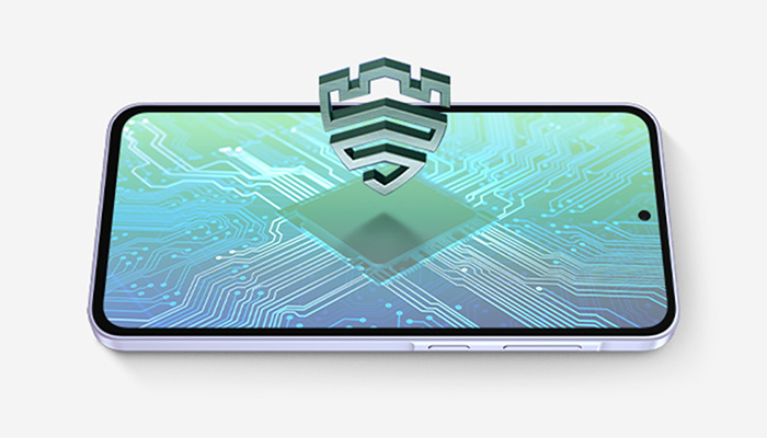 Ein Smartphone liegt horizontal, der Bildschirm zeigt ein blaugrünes Leiterplattenmuster und ein Schildsymbol darüber.