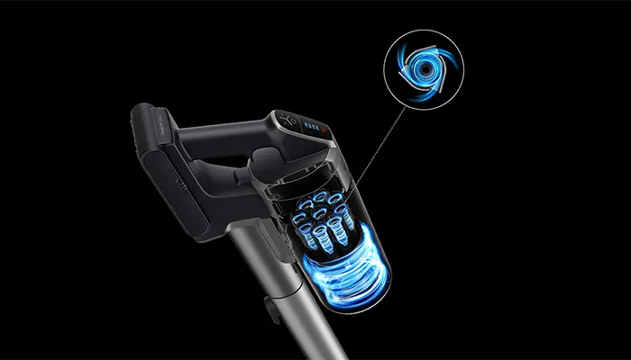 Ein Staubsauger mit transparentem Behälter, in dem blaue Wirbel sichtbar sind, vor einem schwarzen Hintergrund. Ein blaues Wirbel-Symbol ist oben rechts.