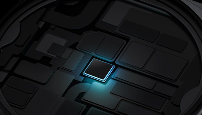 Die Nahaufnahme eines Smartwatch-Ziffernblattes zeigt ein kleines, grünes Jogging-Figuren-Icon.