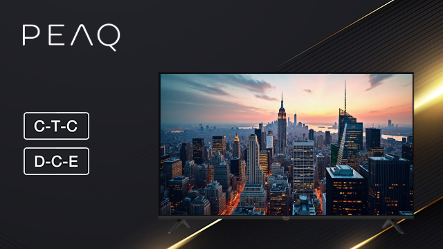 TV con immagine di New York al tramonto. A sinistra, testo "PEAQ", "C-T-C", e "D-C-E". Sfondo nero con linee dorate.
