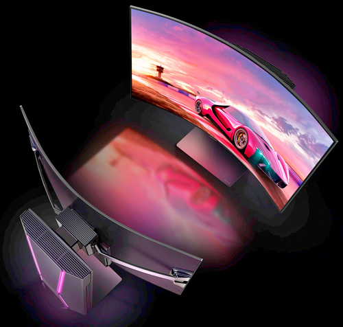 Monitor curvo mostra auto da corsa su pista al tramonto. Il monitor � su una base, con dettagli grigi e viola.