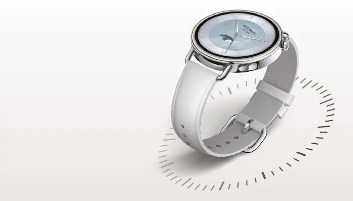 orologio xiaomi argentato su uno sfondo bianco rosaceo