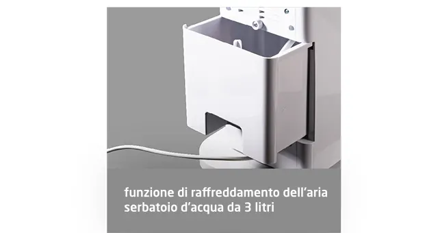 Primo piano del serbatoio dell'acqua da 3 litri con funzione di raffreddamento ad aria sul ventilatore a torre KOENIC KTFC 603022.