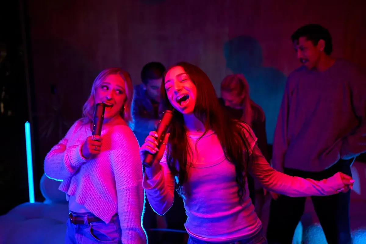 ragazze che cantano