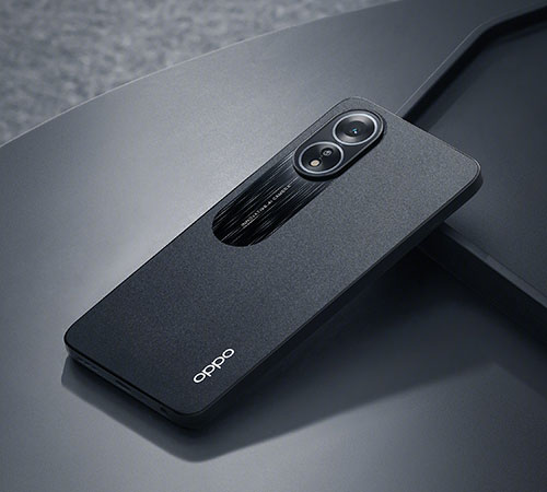 Cellulare nero con doppia fotocamera su una superficie grigia. Il logo "oppo" � visibile in basso a sinistra.