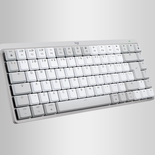 Tastiera bianca e grigia con tasti rettangolari disposti in file su sfondo sfumato.