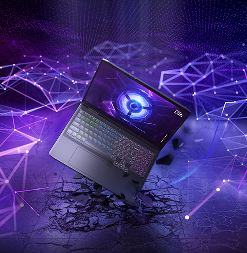 Un computer portatile aperto mostra uno schermo luminoso con un motivo blu. Il dispositivo � su una superficie frantumata con sfondo viola.