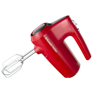 Frusta elettrica rossa con fruste in metallo. L'elettrodomestico è inclinato su uno sfondo bianco.