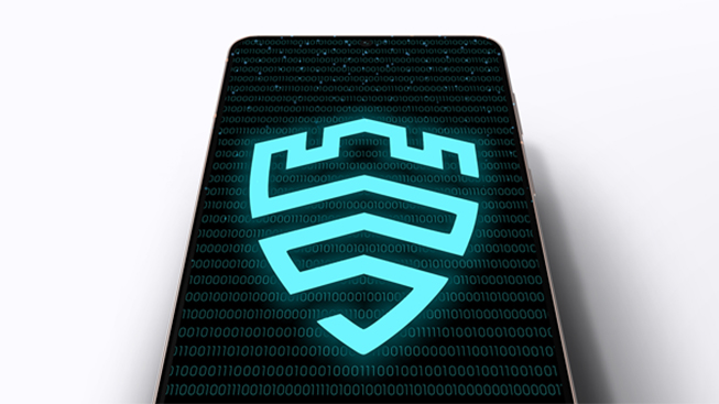 Display del telefono con sfondo binario e scudo blu brillante al centro, su una superficie bianca.