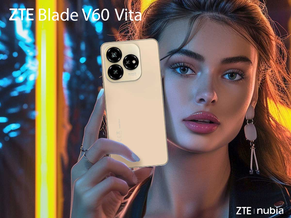 Donna che tiene in mano un telefono ZTE color crema a tre fotocamere su sfondo astratto blu e giallo.