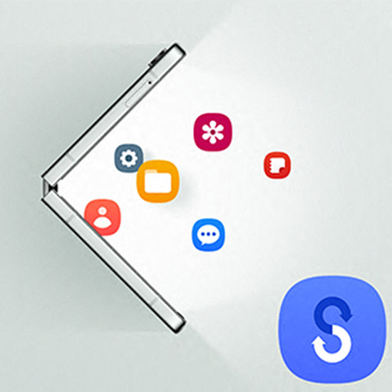 Un telefono pieghevole aperto mostra icone colorate e una grande icona blu con una "S" bianca su uno sfondo bianco.