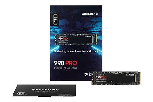 Confezione Samsung 990 PRO SSD da 1TB, unit� SSD e manuale nero. Scatola con scritte bianche su sfondo blu scuro.