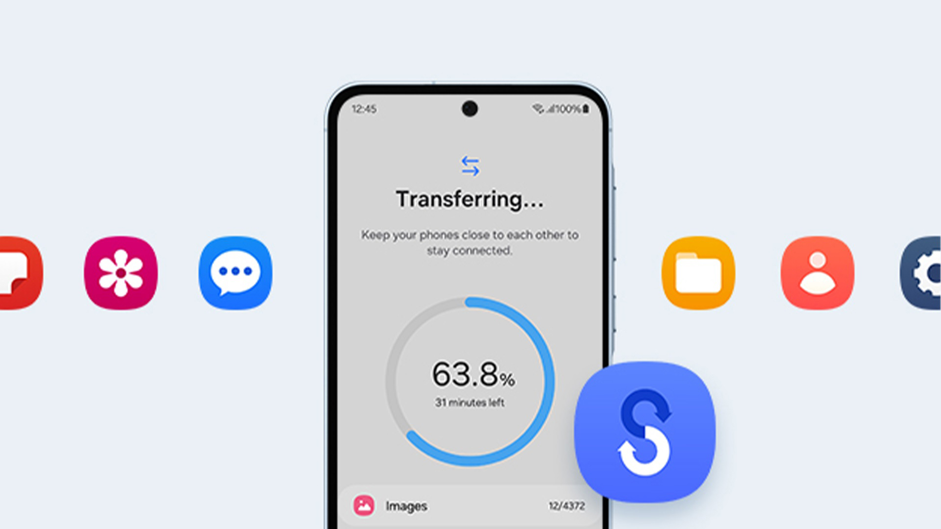Trasferimento dati su smartphone con icone app. Schermo mostra "Transferring...63.8%" e icona app "S" in blu.