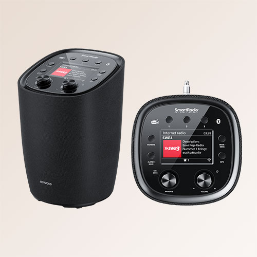 Due radio nere su sfondo beige. Una � cilindrica, l'altra ha schermo quadrato e antenna. Entrambe hanno pulsanti di controllo.