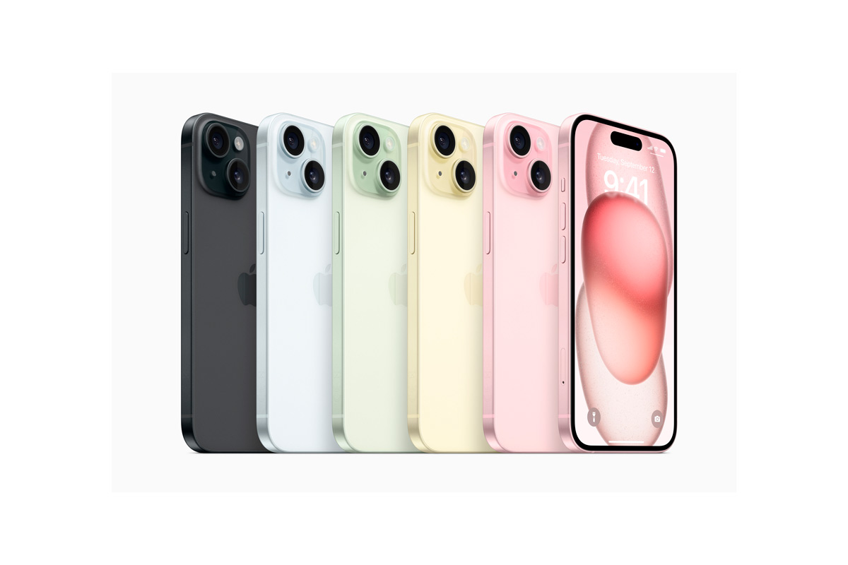 Cinque iPhone di vari colori allineati su uno sfondo bianco. I colori includono nero, bianco, verde, giallo e rosa.