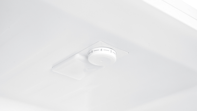 Termostato della combinazione frigorifero-congelatore OFK 651 E W di ok.  all’interno, primo piano del regolatore di temperatura.