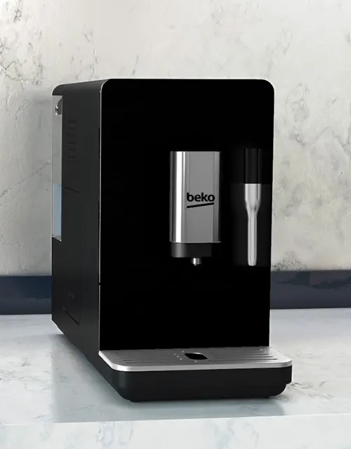 Macchina da caff� nera e argento con serbatoio dell'acqua trasparente e sfondo di marmo.