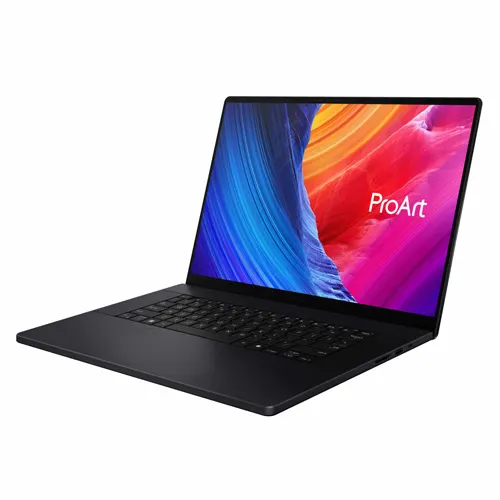 Un portatile nero aperto mostra uno schermo con la scritta "ProArt" su uno sfondo colorato.