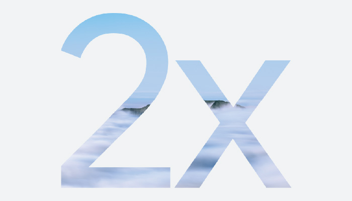 Testo "2x" azzurro con vista mare all'interno delle forme, su sfondo chiaro.