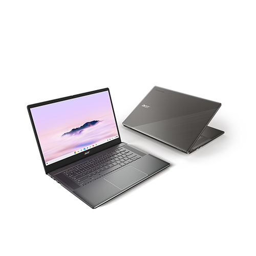 Due laptop grigi su sfondo bianco. Uno � aperto, mostrando uno schermo con un'immagine di montagne.